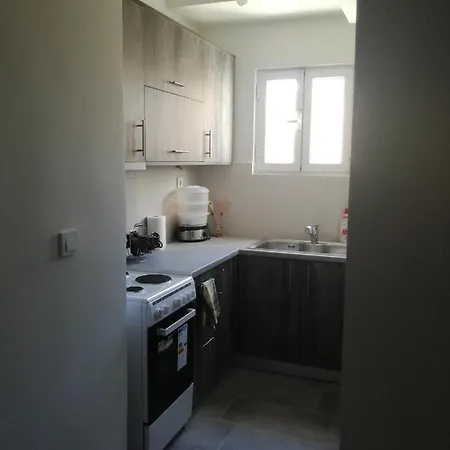 Downtown House 루트라키