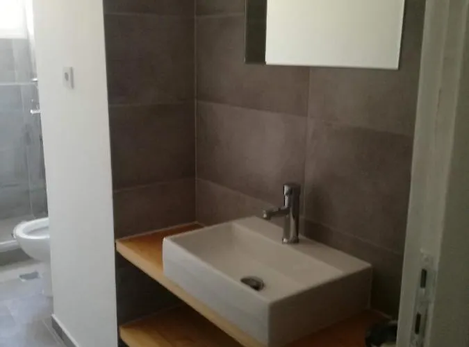 Апартаменты Downtown House Лоутраки