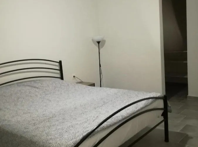 Downtown House * Лоутраки